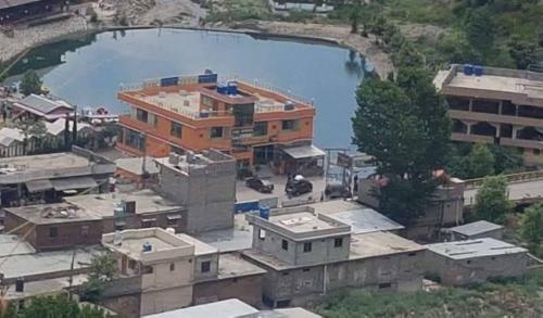 Isfania Hotel And Resturant