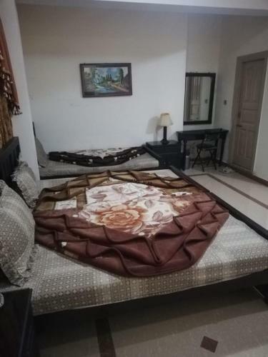 Isfania Hotel And Resturant