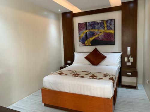 Rustic Crown Hotel