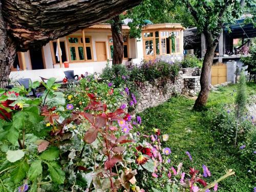 Hostal Mountain Refuge Guest House