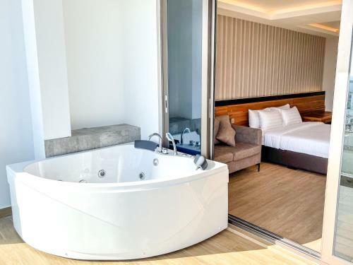 Hotel Triton Prestige Seaview And Spa