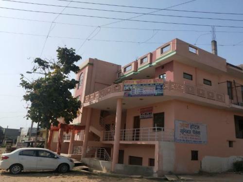 Spot On 73721 Hotel Sunitraj Palace