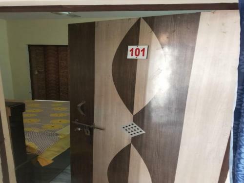 Spot On 73721 Hotel Sunitraj Palace