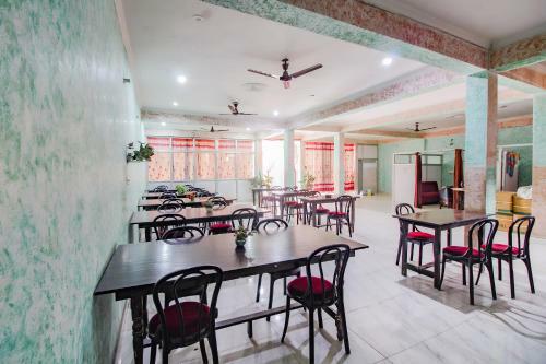 Hotel Oyo 79072 J R Palace