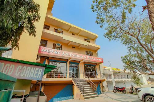 Hotel Oyo 79072 J R Palace