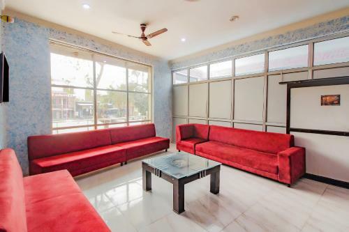 Hotel Oyo 79072 J R Palace