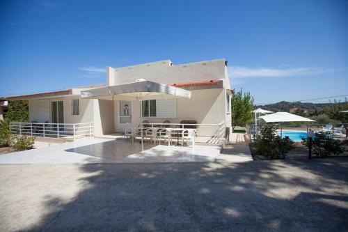 The Olive Grove Villa/privatepool