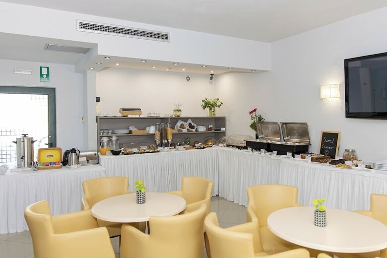 Aparthotel Athina Beach Hotel