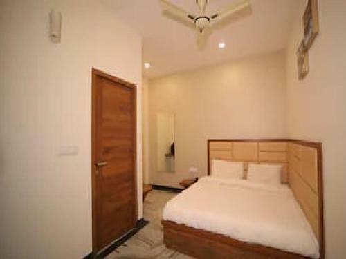 Oyo 80196 Hotel Taj Ramaya