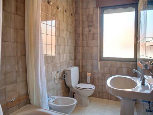 Comfortable Holiday Home In Combarro With Seaviews