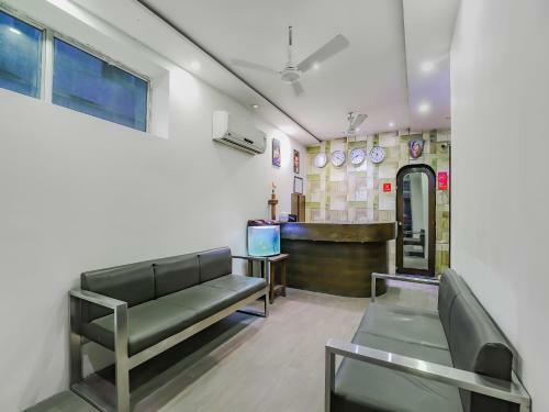 Spot On 79133 Hotel Ansh Palace