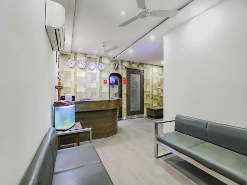 Spot On 79133 Hotel Ansh Palace