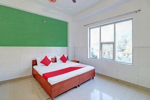 Oyo 84369 Hotel Rk Palace