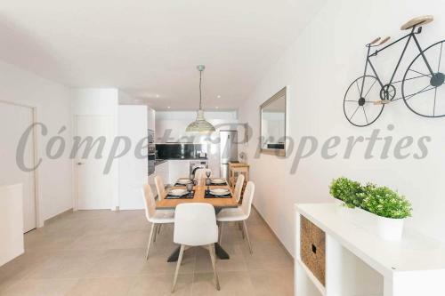 Modern Apartment In C�mpeta