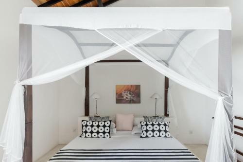 Green Parrot Beachvilla - Private Pool - 6 Pers