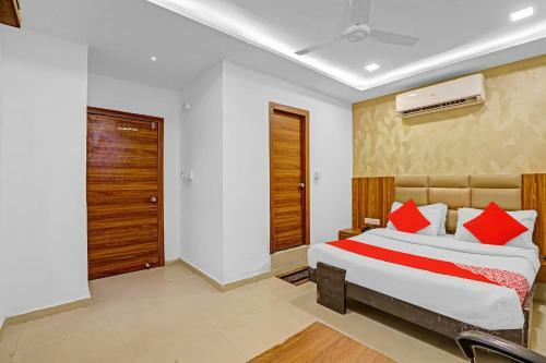 Oyo 84426 Hotel Sungold