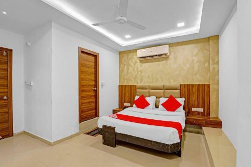 Oyo 84426 Hotel Sungold