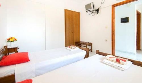 Evi Apartments And Studios