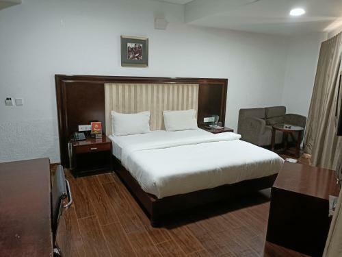 Hotel Devaadi