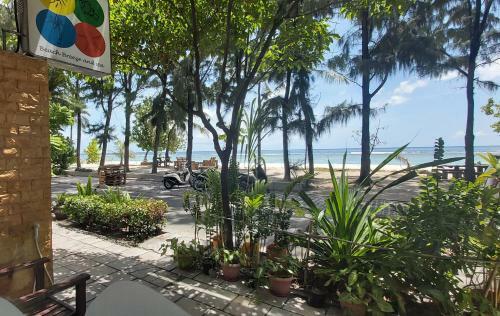 Hostal Beach Breeze And Spa
