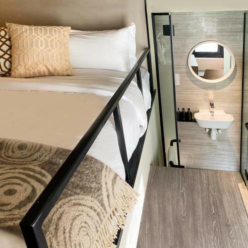 Hotel St Signature Jalan Besar ( 13 Hours: 6pm-7am)
