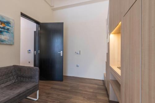 Hotel Vista Studio Loft Suites (staycation Approved)