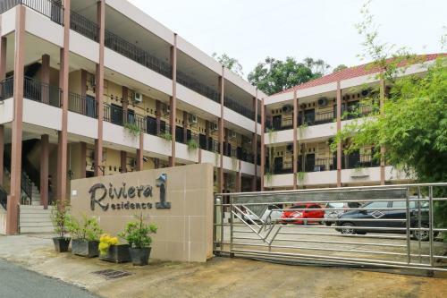 Hostal Riviera Residence