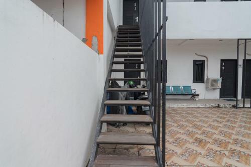 Hotel Reddoorz At Sani Guest House