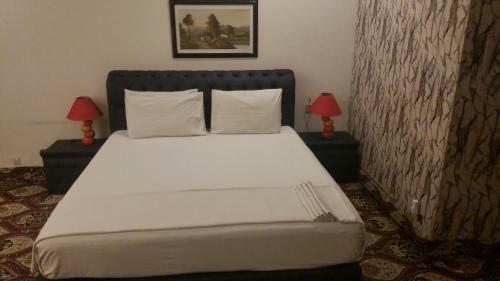 Hotel The One