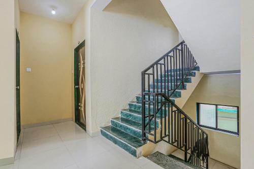 Hotel Oyo 81880 Ocean Holidays