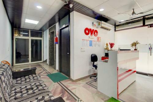 Vaccinated Staff - Oyo 74271 Hotel Nivri Palace