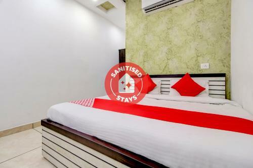 Vaccinated Staff - Oyo 74271 Hotel Nivri Palace