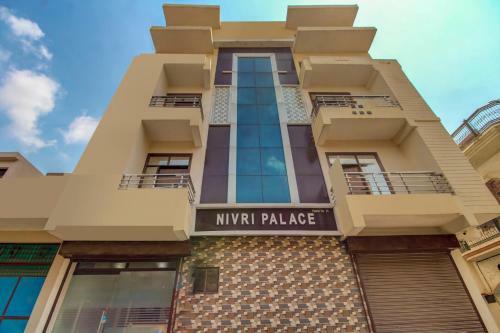 Vaccinated Staff - Oyo 74271 Hotel Nivri Palace