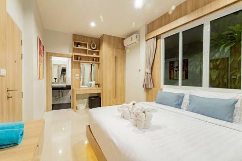 Breath-taking 5 Star Pool Villa Smooth As Silk
