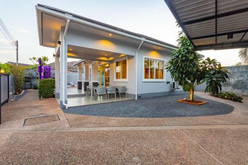 Breath-taking 5 Star Pool Villa Smooth As Silk