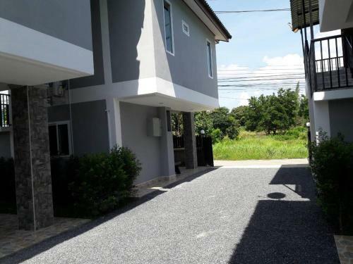 For Friends House 1006