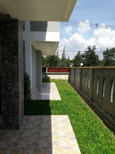 For Friends House 1006