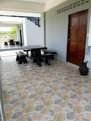 For Friends House 1006