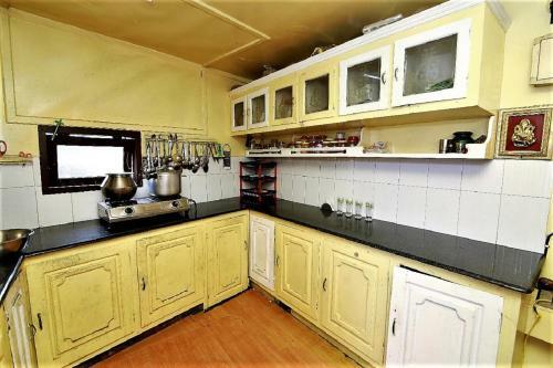 Treemonks Houseboats