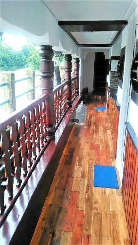 Treemonks Houseboats