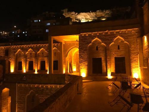 Hostal Kasr-i Abbas Hotel
