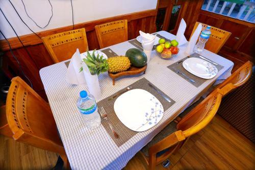 Pmc Houseboat