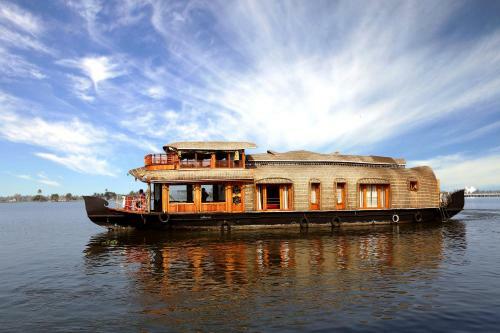 Pmc Houseboat