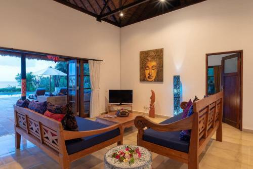 Villa Agus Mas - Serene & Calm Beachfront Villa!