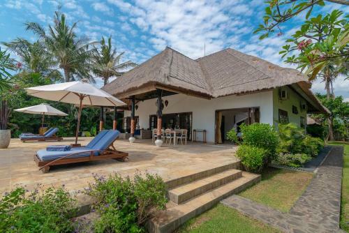 Villa Agus Mas - Serene & Calm Beachfront Villa!