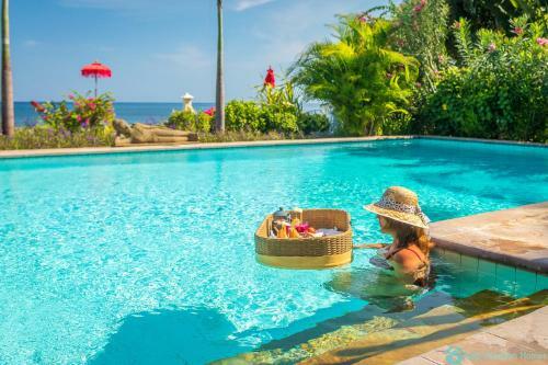 Villa Agus Mas - Serene & Calm Beachfront Villa!