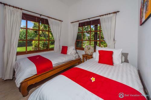 Villa Segara Murti - Stylish Beachfront Villa!