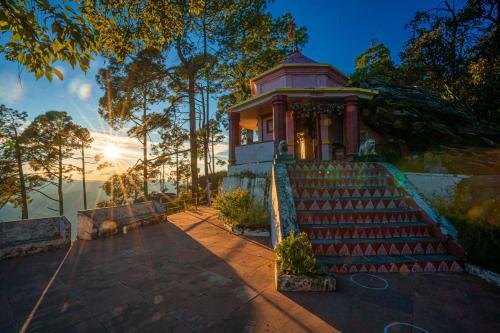 The Hosteller Kasar Devi