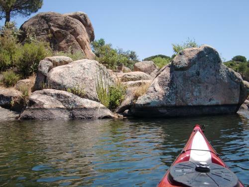 Caba�a De Madera Junto Al Lago Las Jaras
