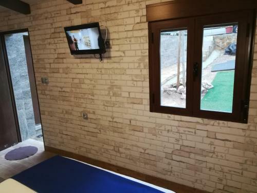 Caba�a De Madera Junto Al Lago Las Jaras